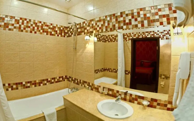 Dynastya Hotel