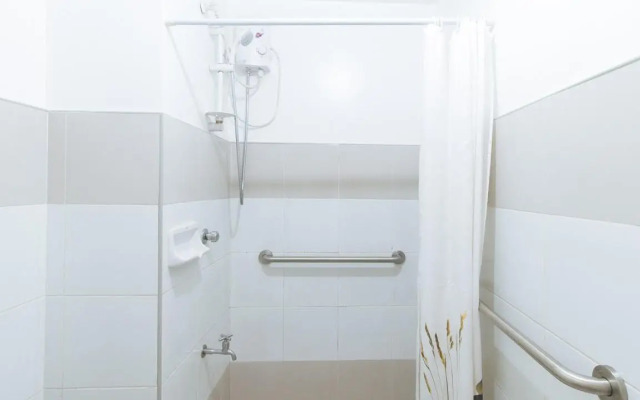 RedDoorz Plus @ Buendia Ave Makati