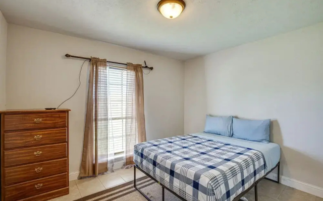 < 1 Mi to Lake Ray Hubbard: Home w/ Patio!