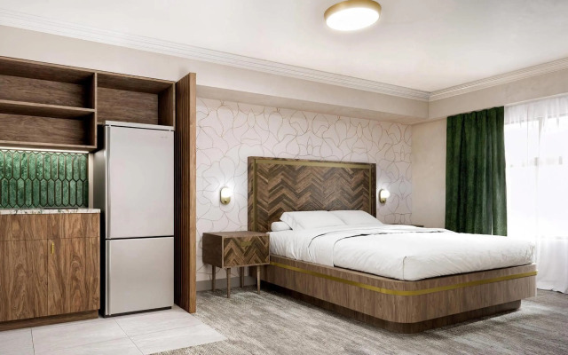 Velora Hinton, Ascend Hotel Collection