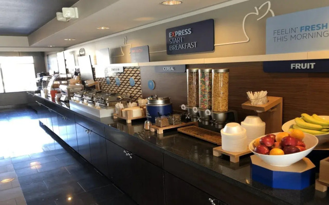 Holiday Inn Express Hotel & Suites Carlsbad Beach by IHG