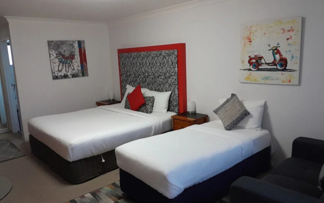 Avaleen Lodge Motor Inn