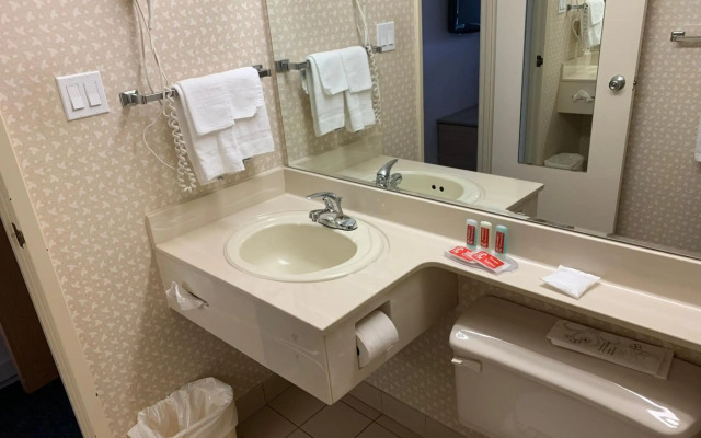Econo Lodge Airport