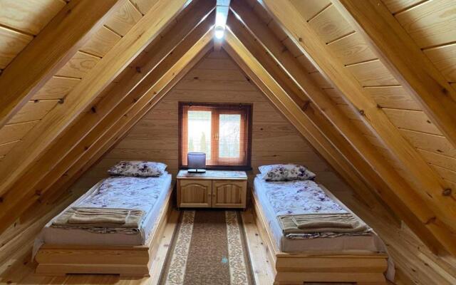 Еднофамилна дървена къщичка