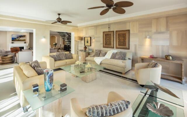 Cubo's Luxury Beach Front Duplex Puerto Banús