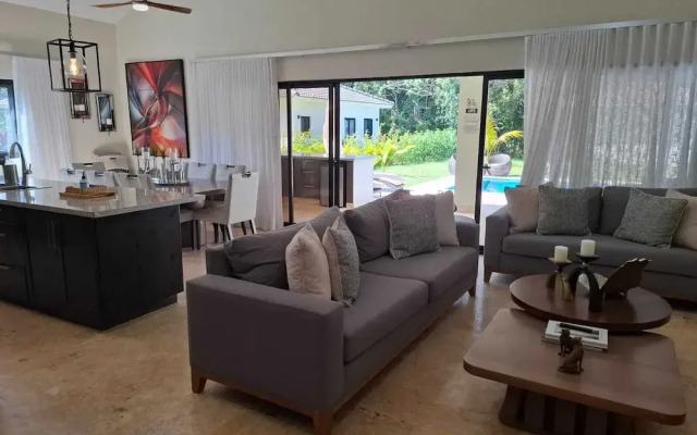 Luxury 5 Bedrooms Villa in Hispañola -sosua