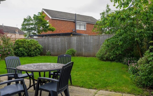 Riverside Retreat - Luxurious 4 Bedroom House
