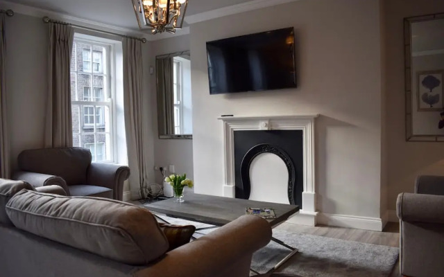 Modern 3 Bedroom Penthouse in Templebar