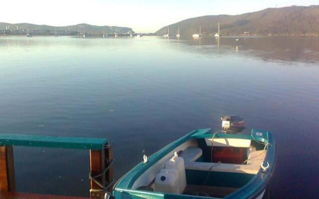 Knysna Houseboat Myrtle