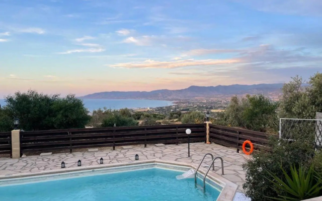 2BR home with stunning sea and mountain views