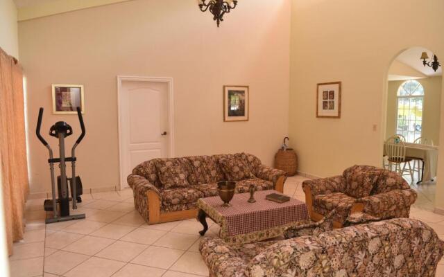 Uyuca Vista Family Villa