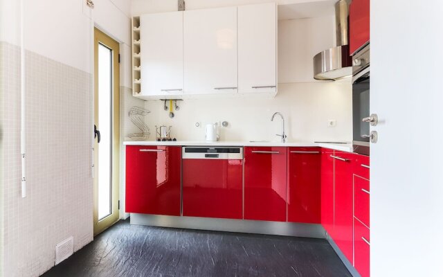 Modern & Bright Avenidas Novas II by Homing
