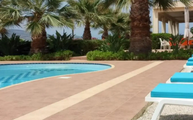 Tholos Bay Suites