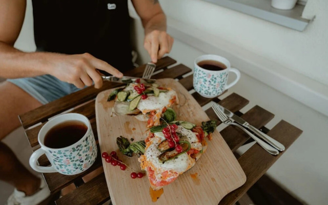 Chic Metro-side Apartment