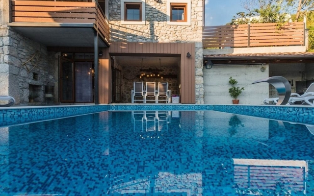 Leonarda - Luxury Stone House - H