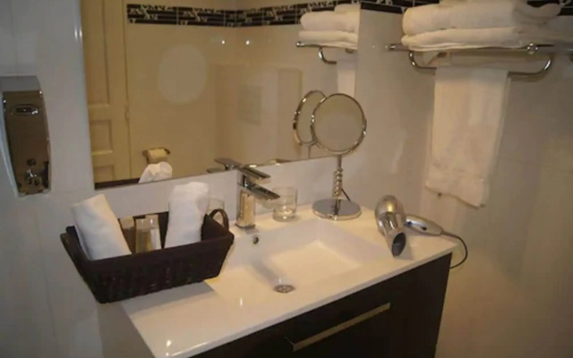 Regina Montmartre Hotel 