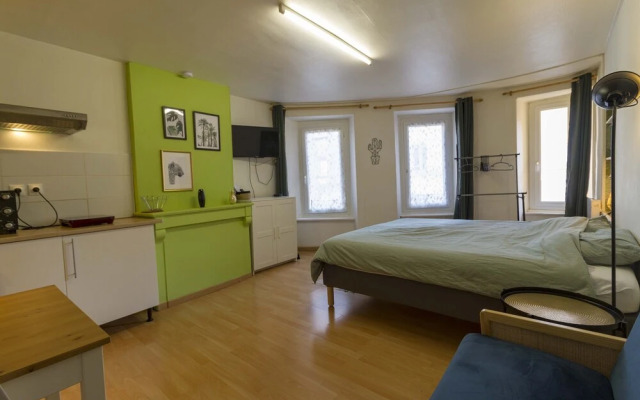 U2 Studio Équipé Proche Naval Group - Netflix