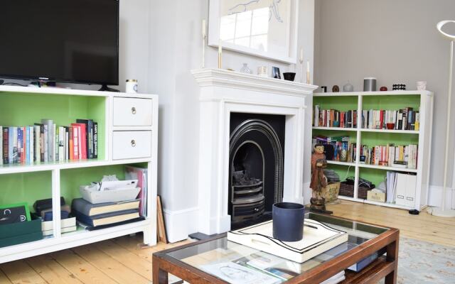 2 Bedroom House In Islington