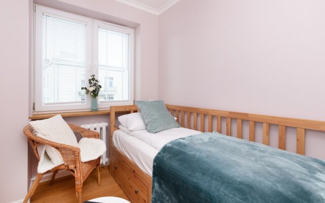 Two Bedroom Apartment Gdynia by Renters