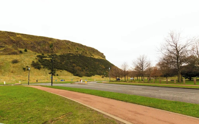 Peaceful City Retreat in Edinburgh's Heart