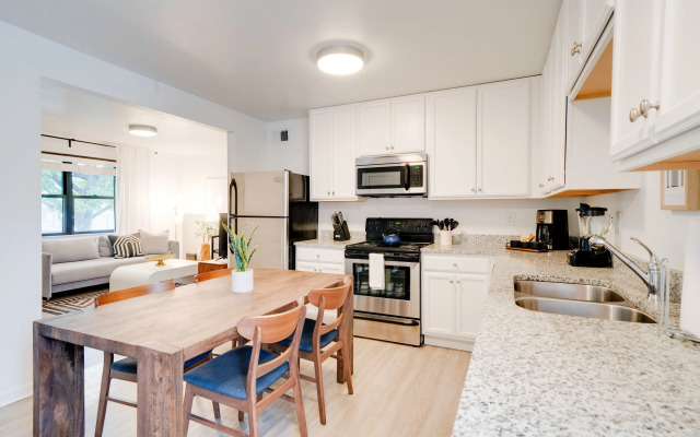 Modern 1BD Near Music Row and Downtown