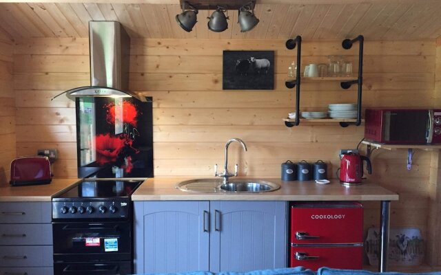Cosy 1-bed Farm Stay Cabin