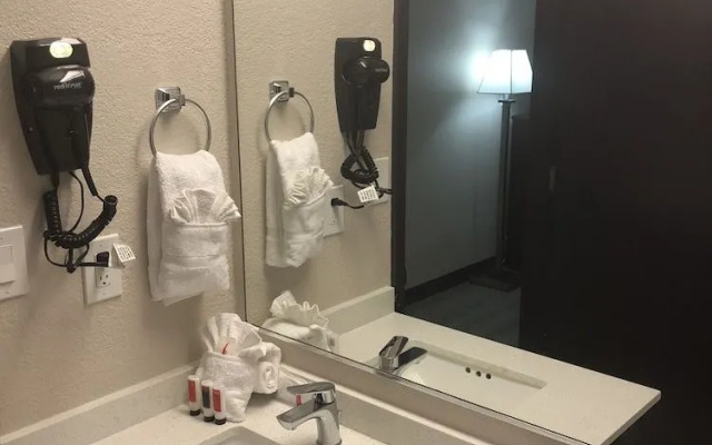 Super 8 Phoenix West I-10