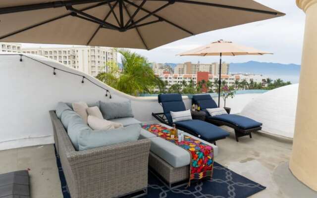 Ocean Front Penthouse Pool Sleeps 8 People