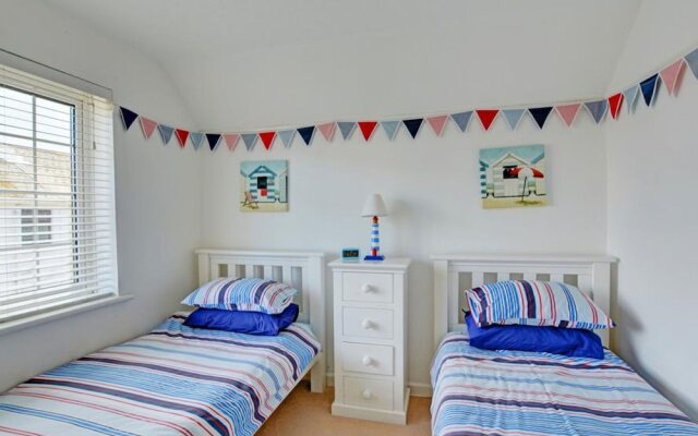 Pretty Holiday Home in Saundersfoot With Garden