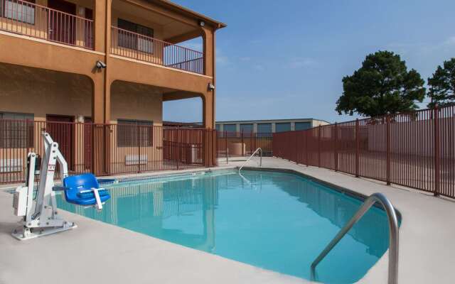 Super 8 By Wyndham Bastrop Tx