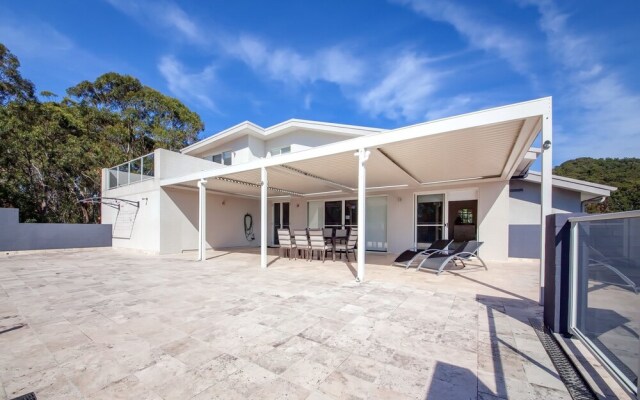 Mantra Aqua, Penthouse 83/1A Tomaree Street