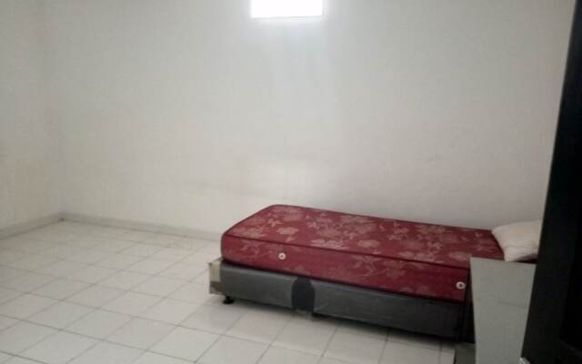 SPOT ON 93722 Shannhay Guest House Syariah