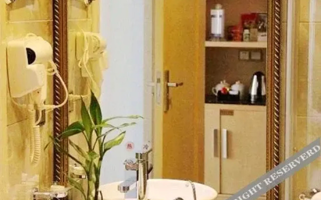 Vienna Hotel (Liuyang River Bridge Pedestrian Street)