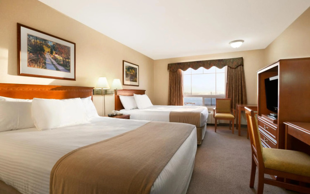 Super 8 By Wyndham High Level Ab