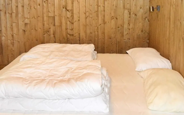 8 Person Holiday Home in Lesund