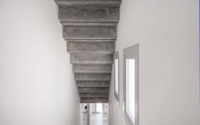 Luxury Villa With Pool And Sea View..!