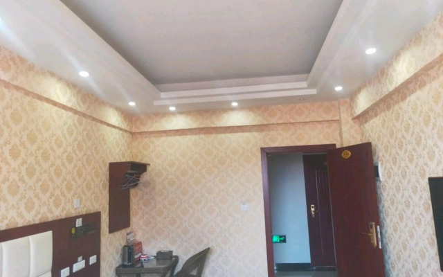 Jinying Express Hotel (Qujing North Railway Station)