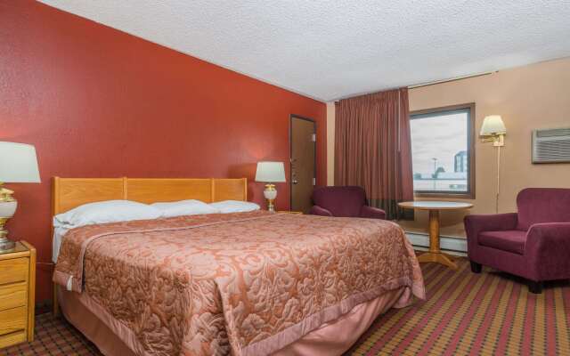 Super 8 by Wyndham Brooklyn Center/MPLS