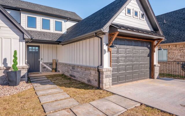 Lakefront Granbury Retreat w/ Patio & Fire Pit