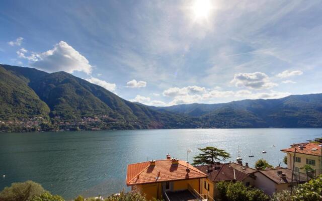 Persico vista lago by KlabHouse