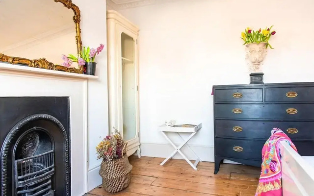 Beautiful 5 Bedroom Regency House / Pets Welcome