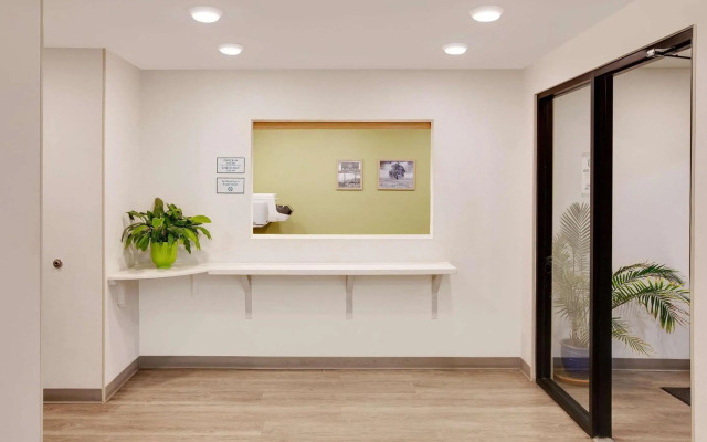 WoodSpring Suites Bakersfield East