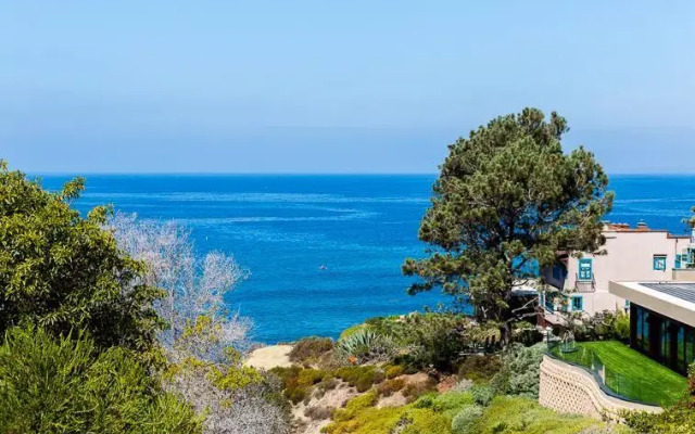 #1740 - Endless Vistas on the Cove