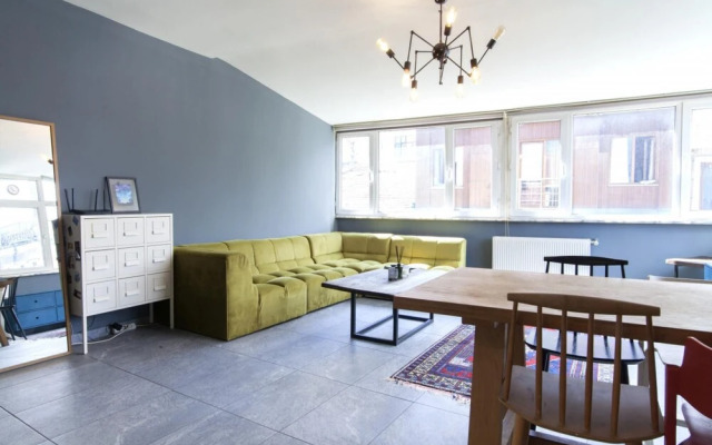 Central Flat 650 m to Metro and Cevahir in Sisli