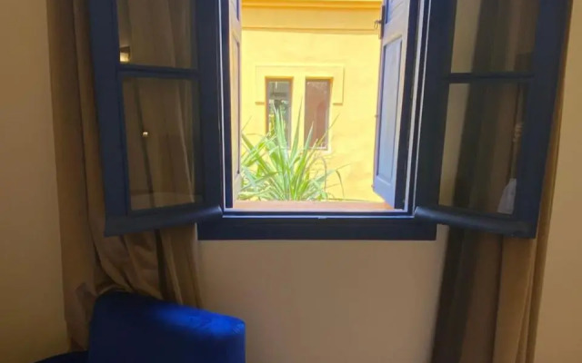 Comfy Colonial Apartments