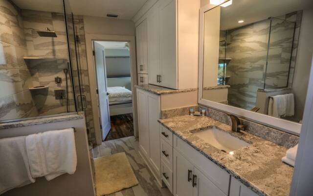 205 Bayview Ave. - M