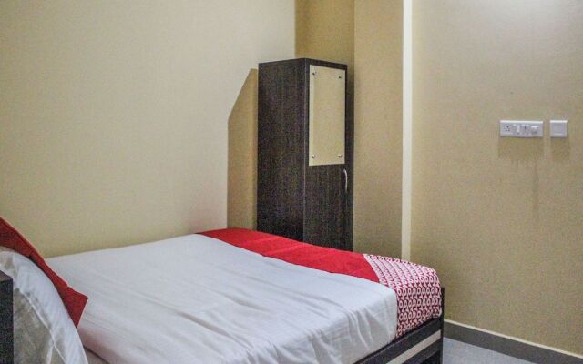 OYO 12840 Sri Guru Residency