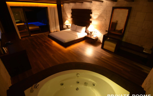 Manaspark Deluxe Hotel