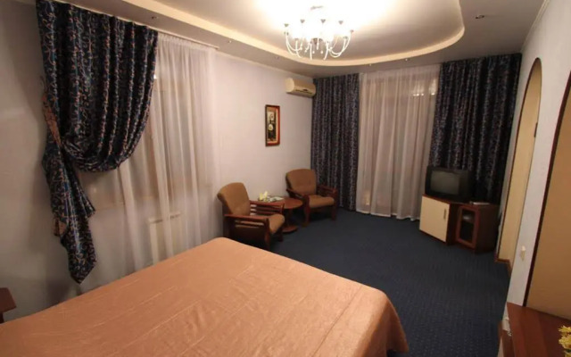 Tis Hotel