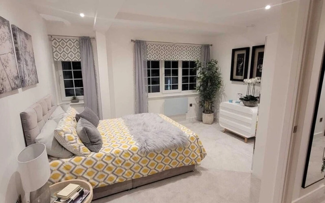 Lux 2 Bed Flat In The Heart Of Rochester